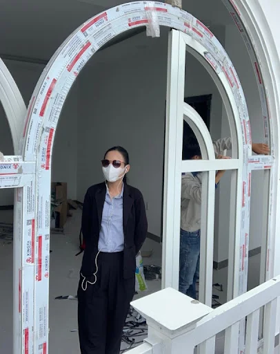 Cửa Xingfa uốn vòm màu trắng/ đen